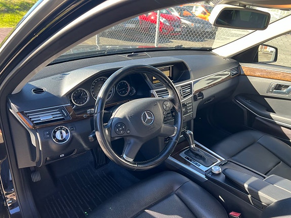 Mercedes-Benz E200 6 of 8
