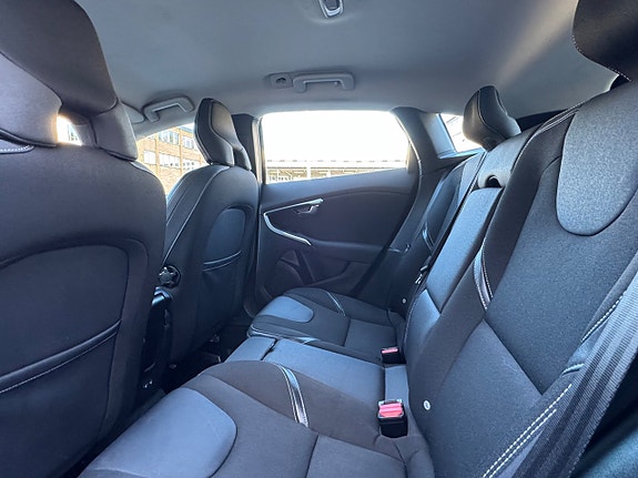 Volvo V40 15 of 15