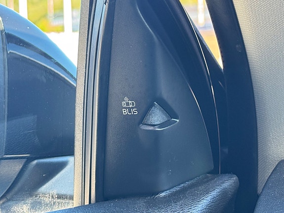 Volvo V40 12 of 15