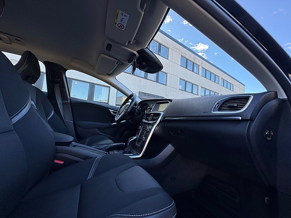 Volvo V40 13 of 15