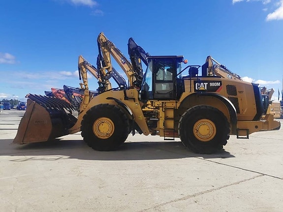 CAT 980M 3 of 18