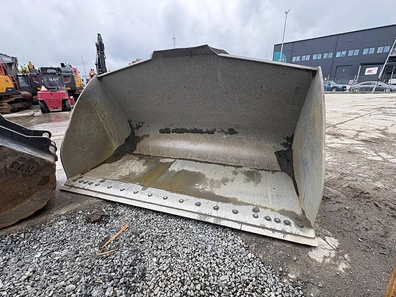 Volvo L 180 H 22 of 22