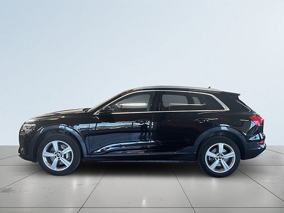 Audi e-tron 4 of 23