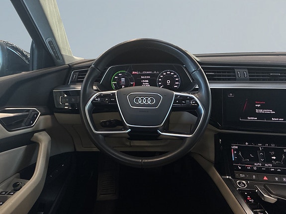 Audi e-tron 9 of 23