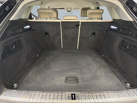 Audi e-tron 12 of 23
