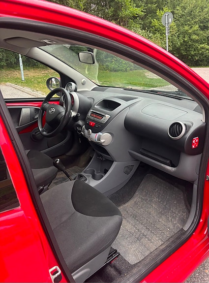 Toyota Aygo 5 of 6