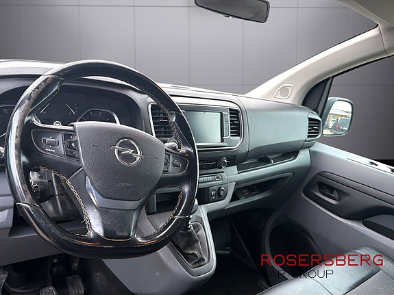 Opel Vivaro 12 of 17