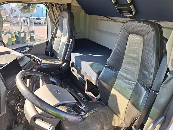 Volvo Vehicle Rigid 6x2-2 box full side opening 3 of 19