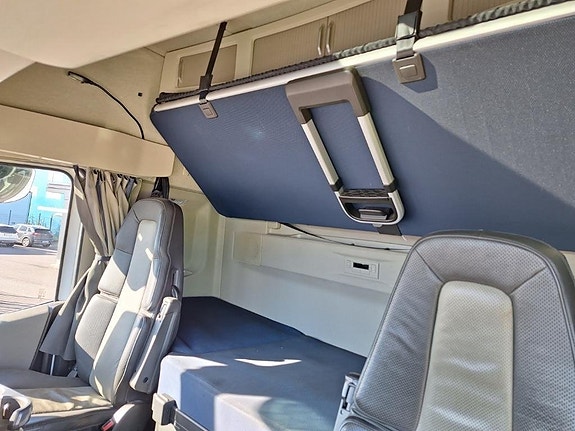 Volvo Vehicle Rigid 6x2-2 box full side opening 17 of 19