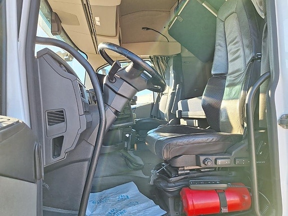 Volvo Vehicle Rigid 6x2-2 box full side opening 16 of 19