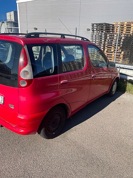 Toyota Yaris Verso 2 of 7