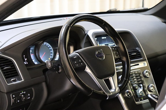 Volvo XC60 14 of 28