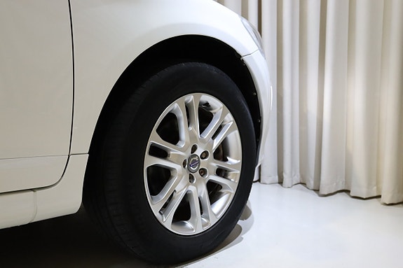 Volvo XC60 12 of 28