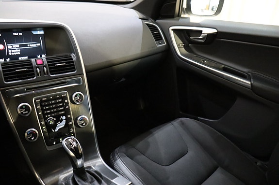 Volvo XC60 24 of 28