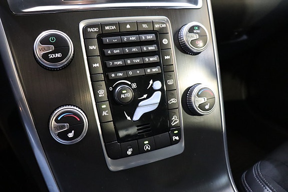 Volvo XC60 23 of 28