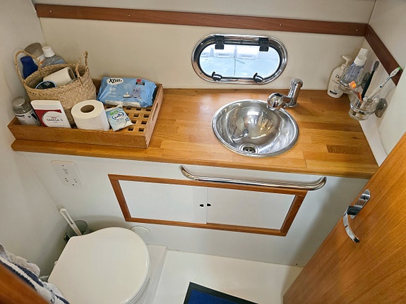 Nimbus 320 Coupe Yanmar 230hk diesel - Bog & akterpropeller 12 of 12
