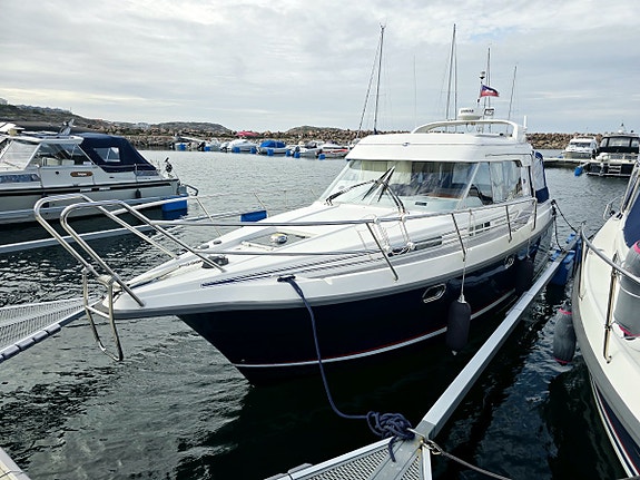 Nimbus 320 Coupe Yanmar 230hk diesel - Bog & akterpropeller 3 of 12