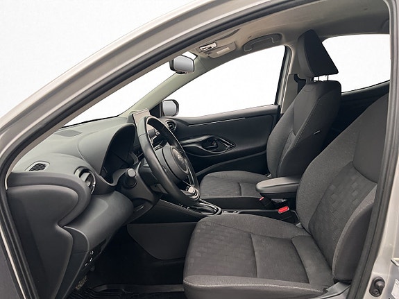 Toyota Yaris 11 of 30