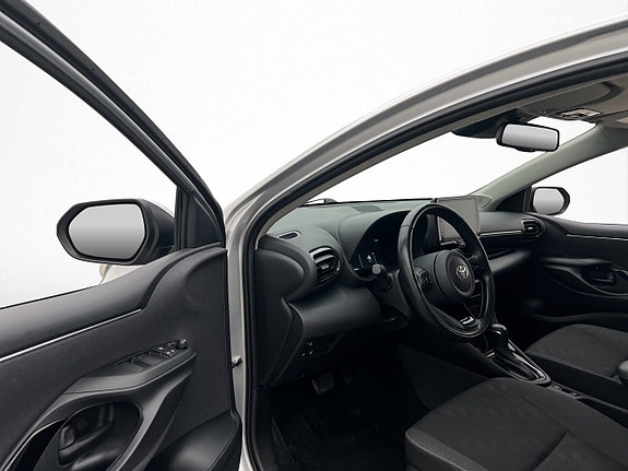 Toyota Yaris 10 of 30