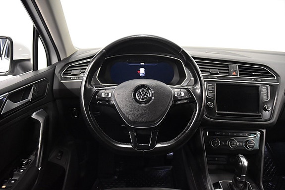 Volkswagen Tiguan 2 of 22