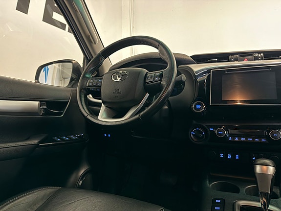Toyota HiLux 11 of 20