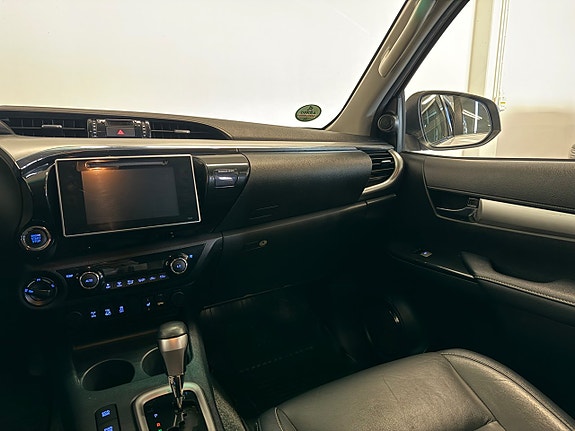 Toyota HiLux 17 of 20