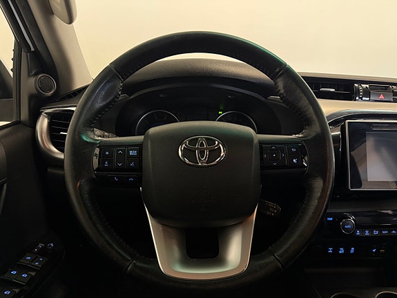 Toyota HiLux 14 of 20