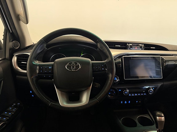 Toyota HiLux 13 of 20