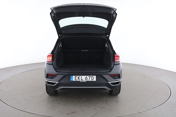 Volkswagen T-Roc 17 of 30