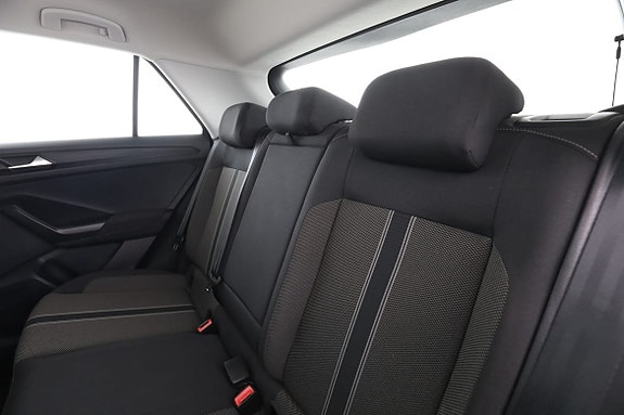 Volkswagen T-Roc 15 of 30