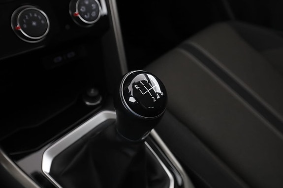Volkswagen T-Roc 28 of 30