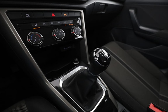 Volkswagen T-Roc 24 of 30
