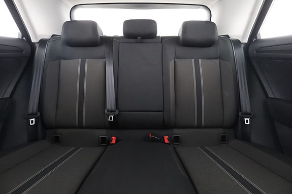 Volkswagen T-Roc 16 of 30