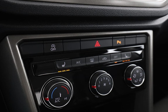 Volkswagen T-Roc 26 of 30