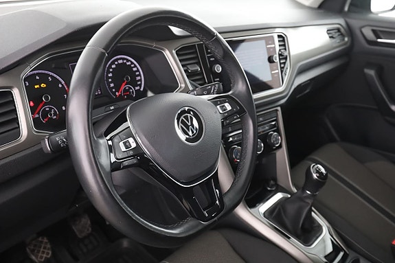 Volkswagen T-Roc 12 of 30