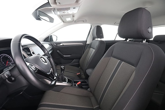 Volkswagen T-Roc 11 of 30
