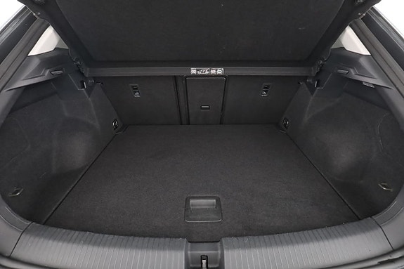 Volkswagen T-Roc 18 of 30