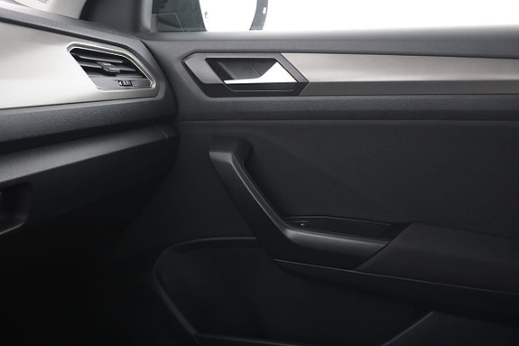 Volkswagen T-Roc 30 of 30