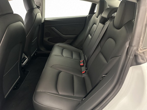 Tesla Model 3 26 of 30