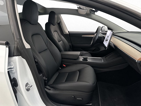 Tesla Model 3 24 of 30