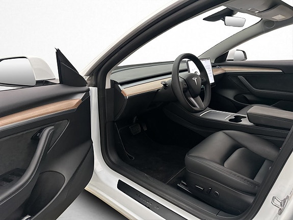 Tesla Model 3 11 of 30