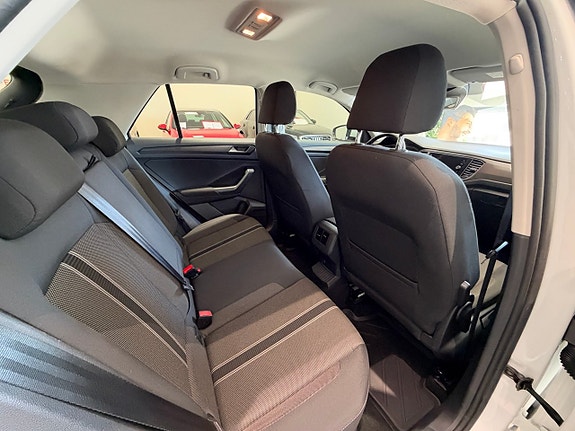 Volkswagen T-Roc 8 of 26