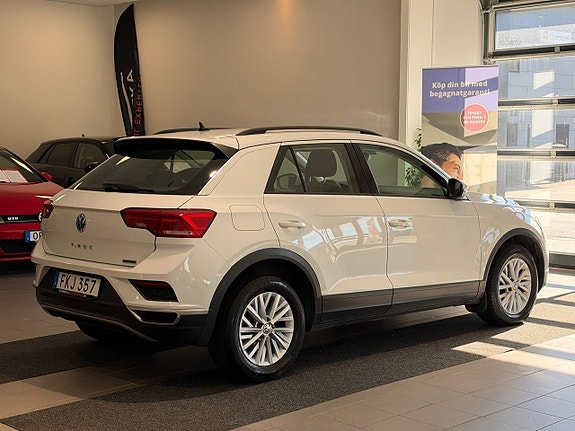 Volkswagen T-Roc 4 of 26