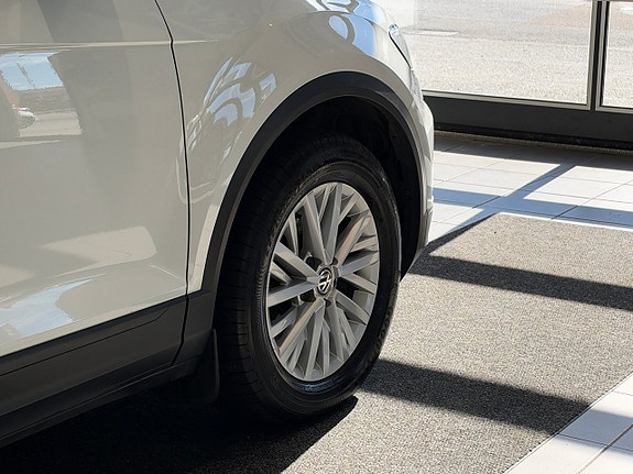 Volkswagen T-Roc 24 of 26