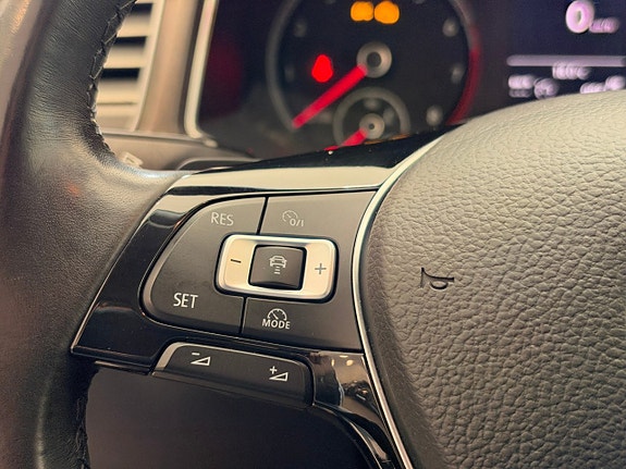 Volkswagen T-Roc 13 of 26