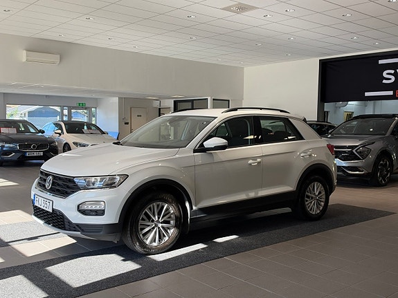 Volkswagen T-Roc 2 of 26
