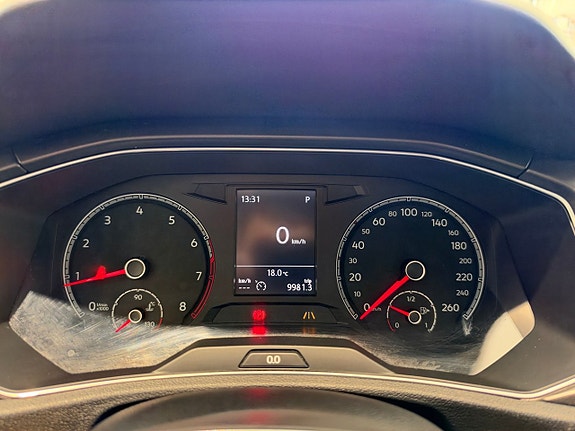 Volkswagen T-Roc 12 of 26