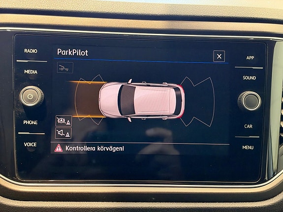 Volkswagen T-Roc 20 of 26