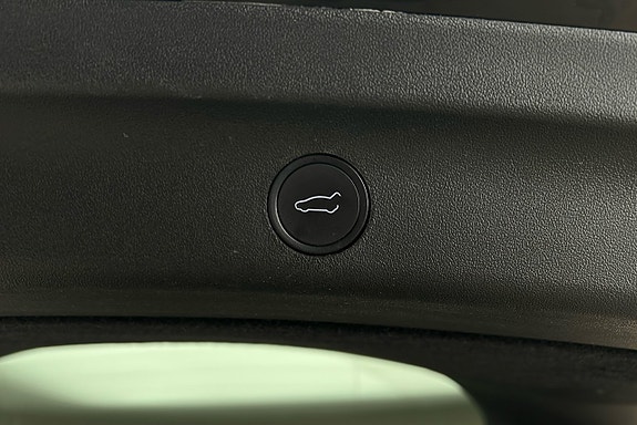 Tesla Model Y 14 of 25