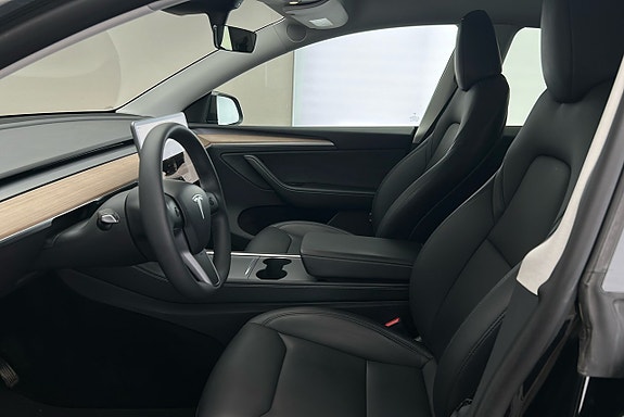 Tesla Model Y 9 of 25